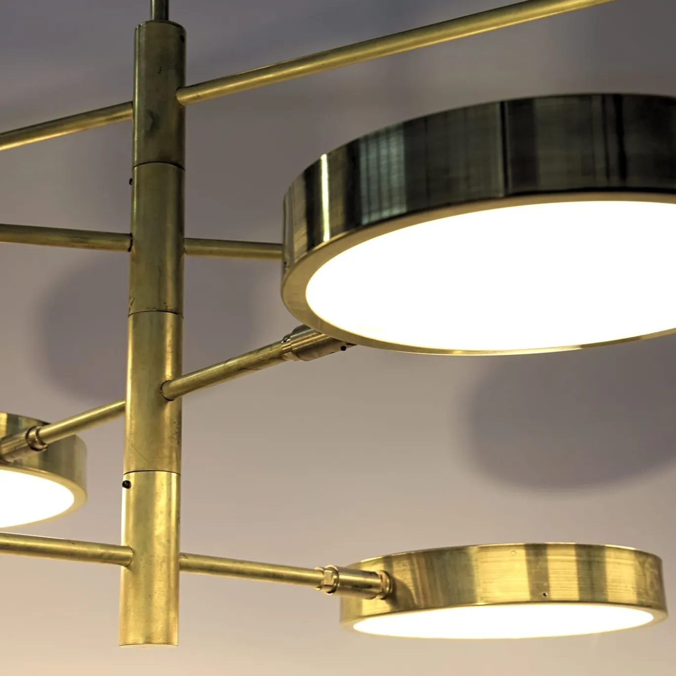 Lampadario Sistema a 8 bracci in ottone e vetro