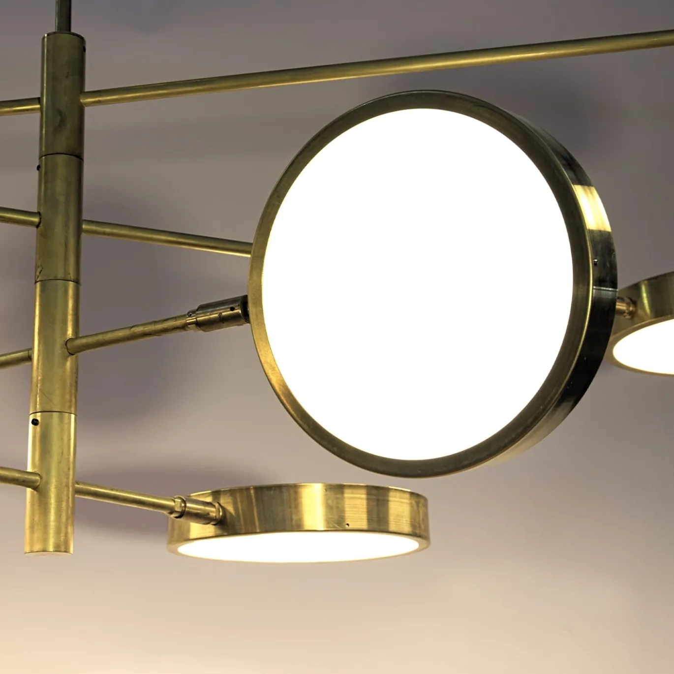 Lampadario Sistema a 8 bracci in ottone e vetro