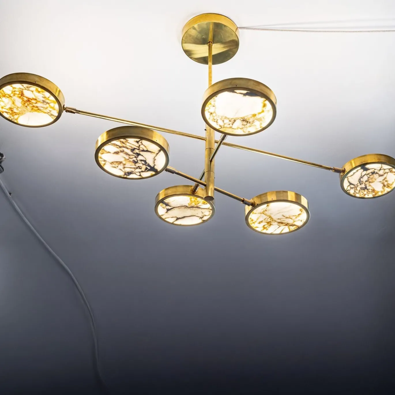 Lampadario Sistema Solare a 6 luci in Ottone e Marmo Calacatta Gold