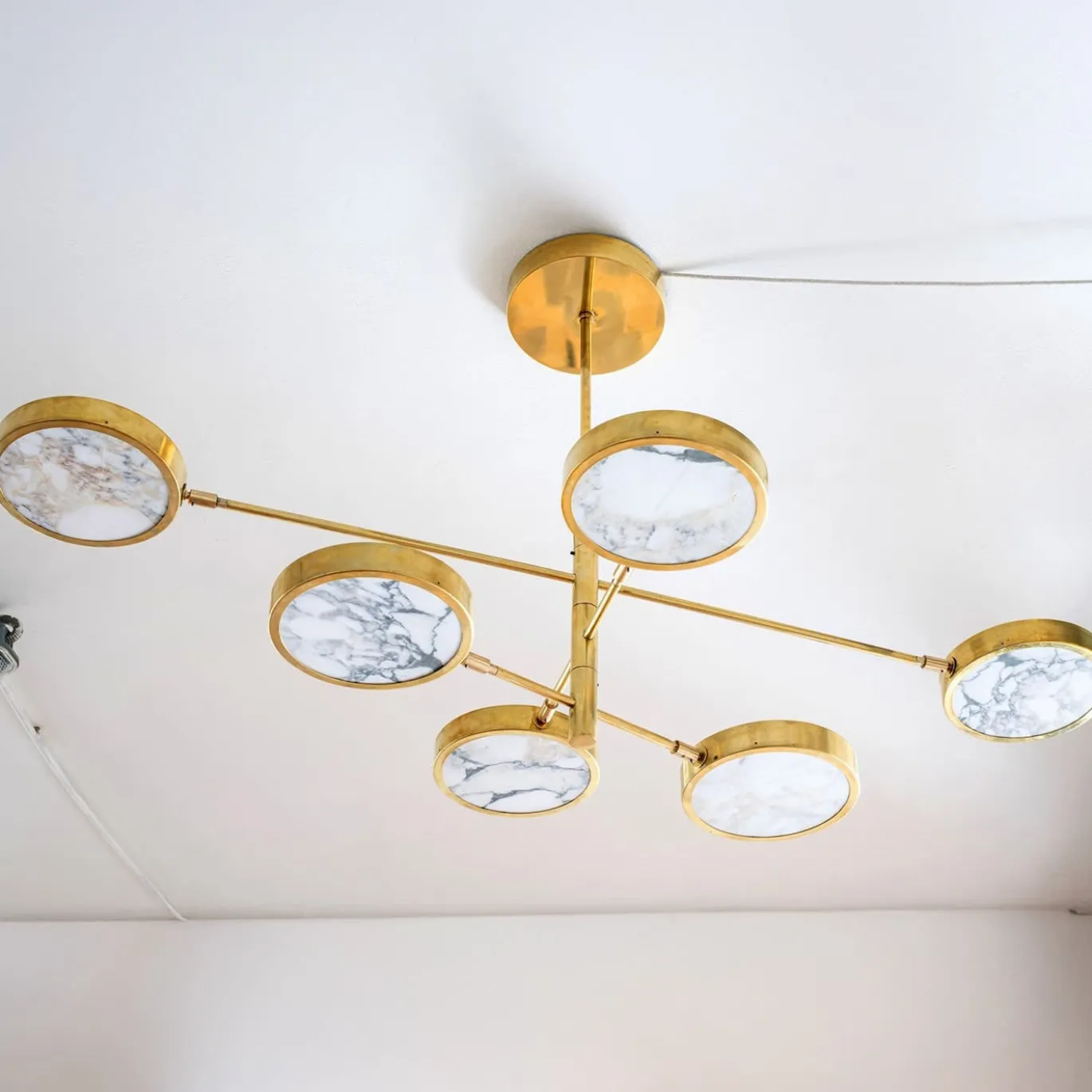 Lampadario Sistema Solare a 6 luci in Ottone e Marmo Calacatta Gold