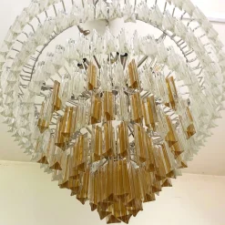 Lampadario Triedro in vetro chiaro e ambra