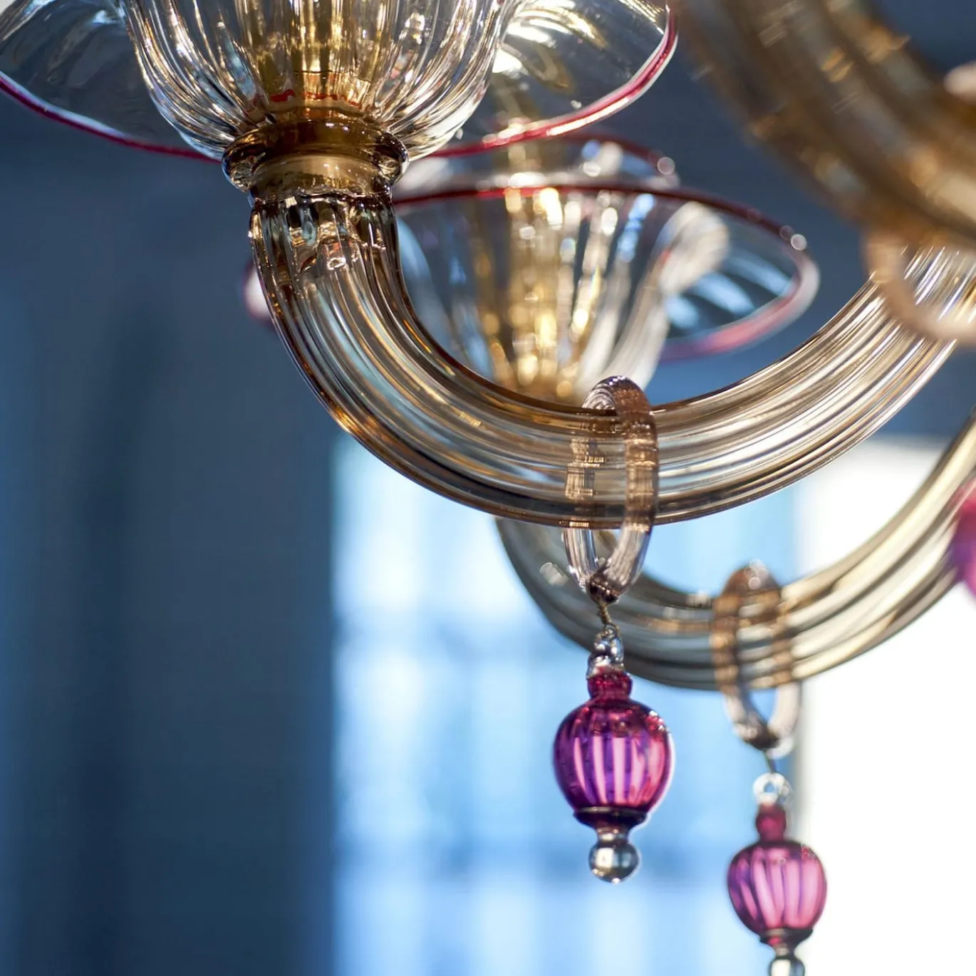 Lampadario Vespucci a 10 luci in vetro di Murano color fumè e rubino