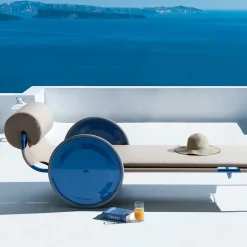 Lettino Locus Solus Blue di Gae Aulenti