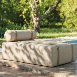 Lettino prendisole da esterno Docker in tessuto sablé chenille beige