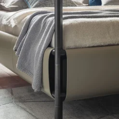 Letto a baldacchino Frame di Stefano Giovannoni