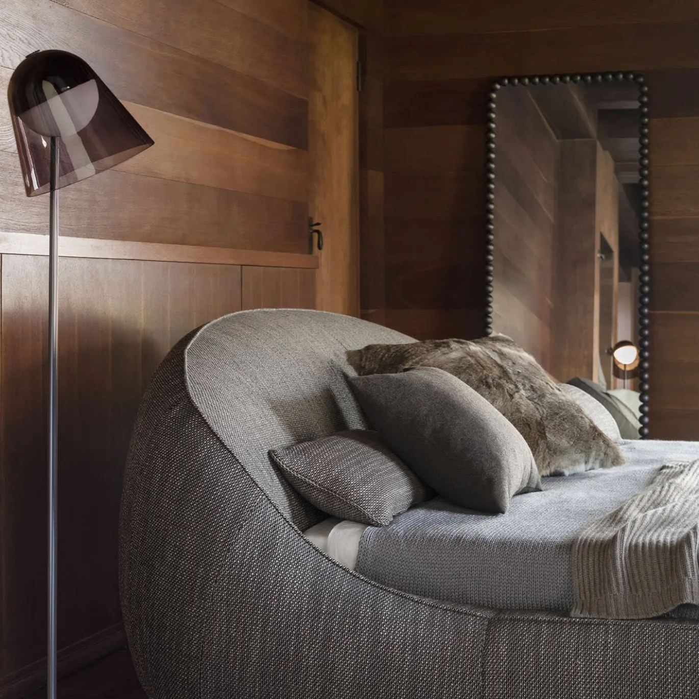 Letto Abbracci grigio di Lorenza Bozzoli