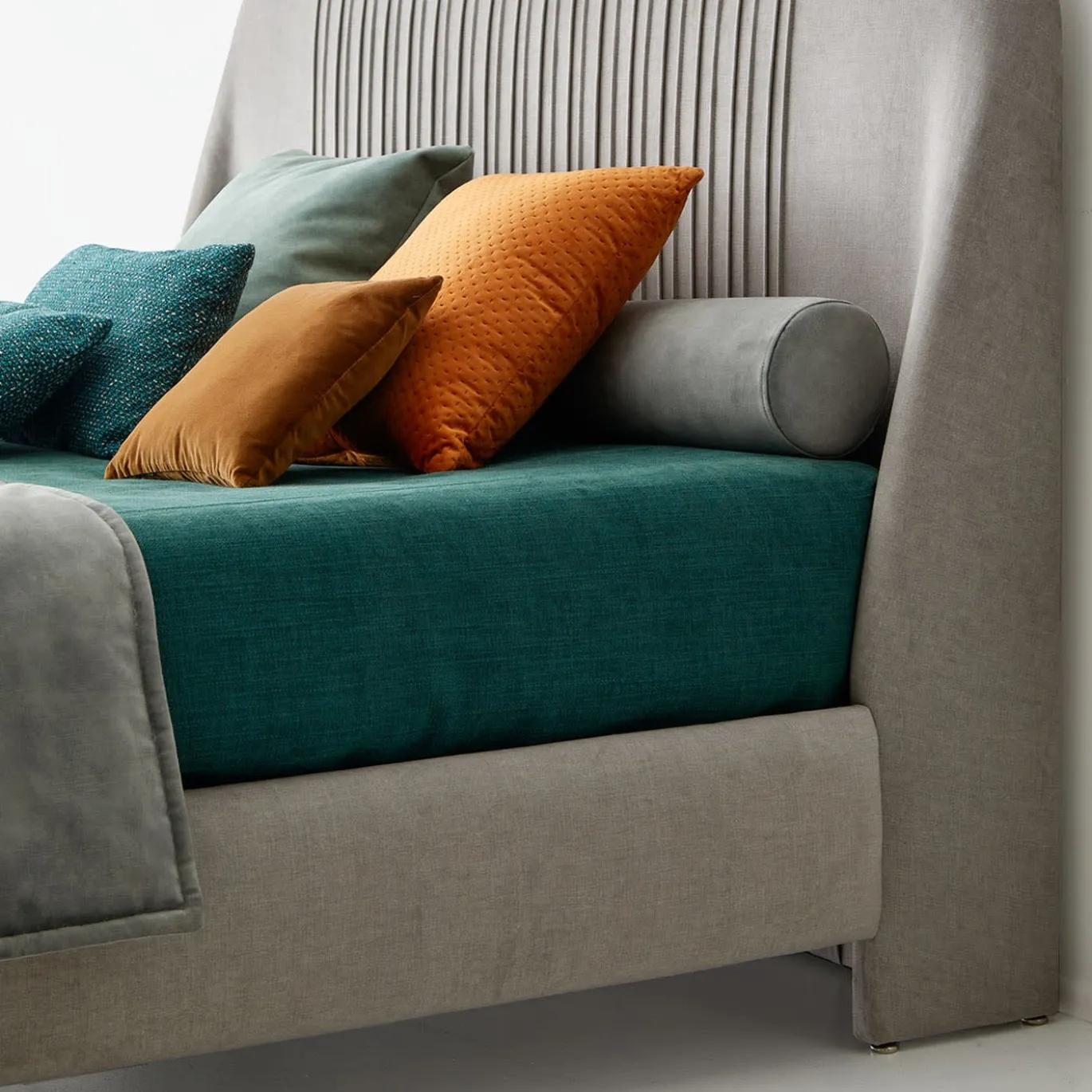 Letto Alba Fluttuante con rivestimento in velluto Deluxe