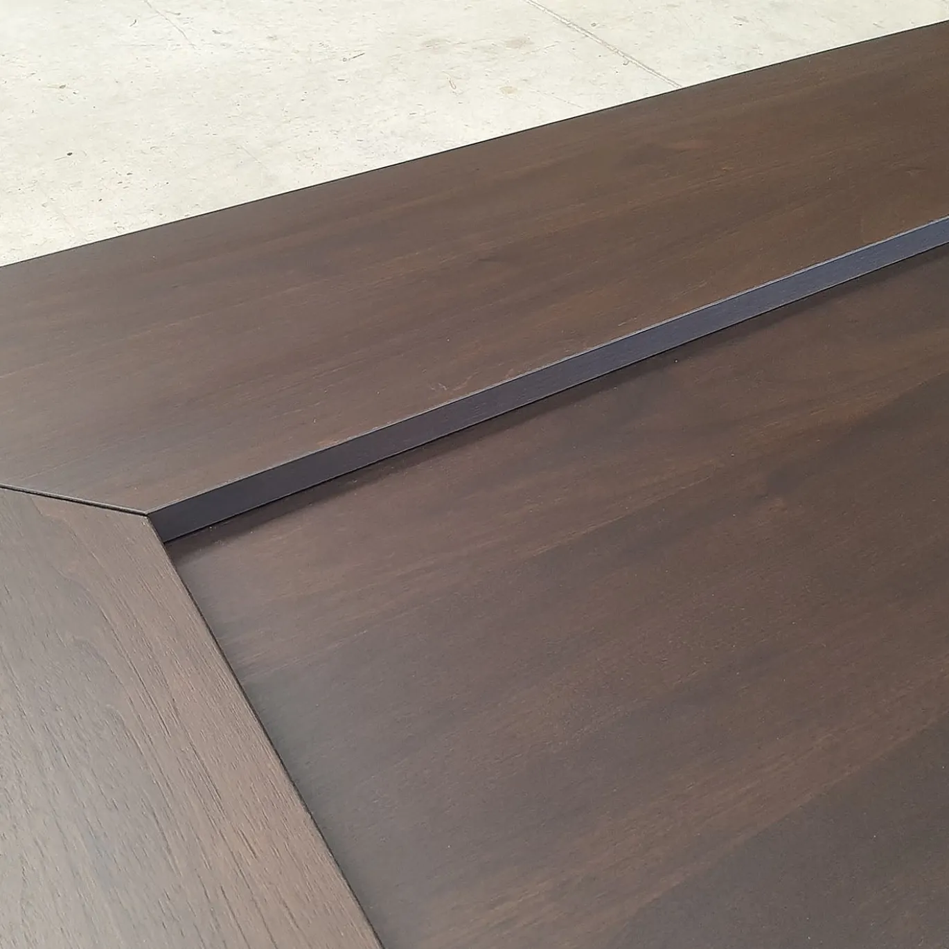 Letto Bwindi in noce Canaletto americano