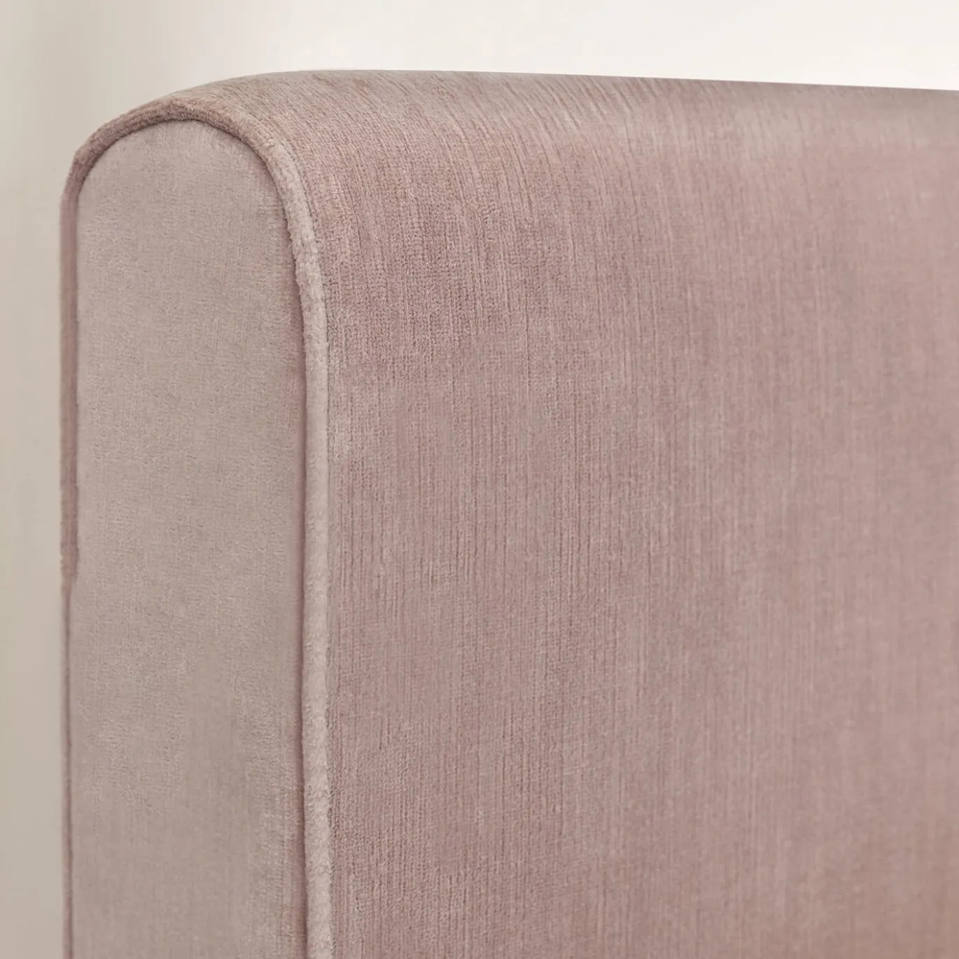 Letto Eveline in tessuto rosa