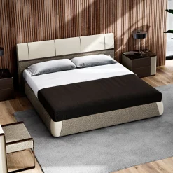 Letto imbottito in pelle beige Dorian con dettagli in metallo