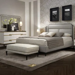Letto in pelle grigia