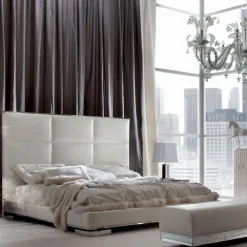 Letto king size in pelle avorio