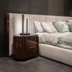 Letto King Size MIA con testata ricamata beige