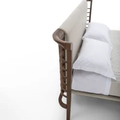 Letto matrimoniale Dolfin in pelle beige e legno