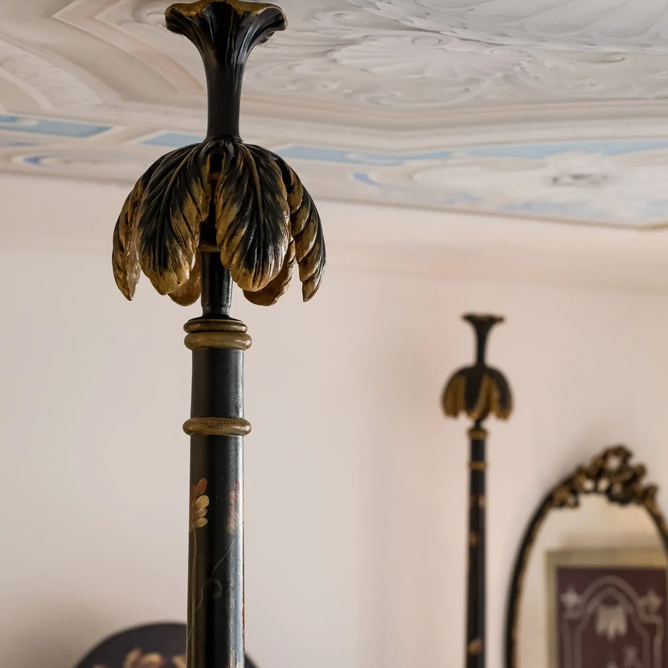Letto matrimoniale Roma nero con corona di alloro
