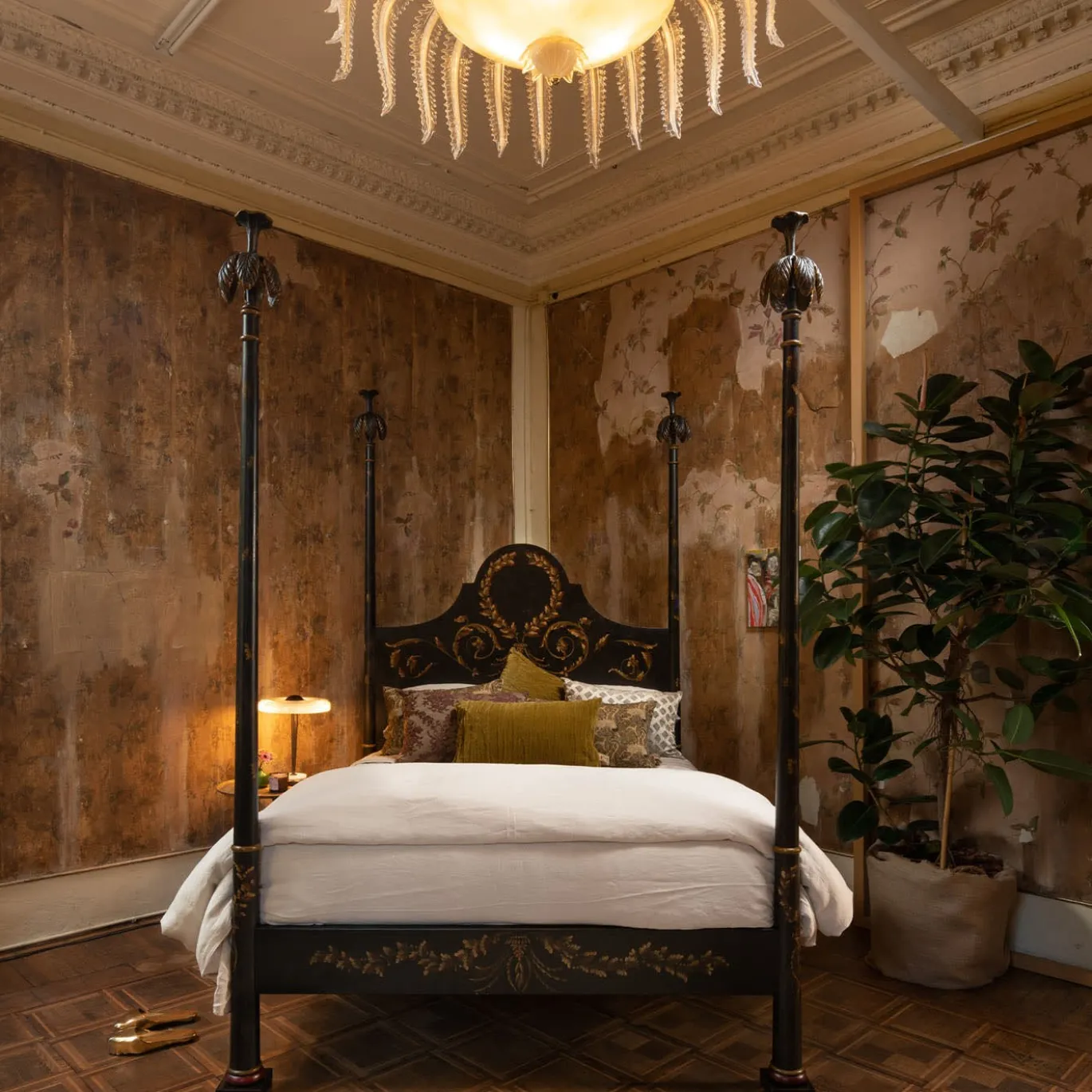 Letto matrimoniale Roma nero con corona di alloro