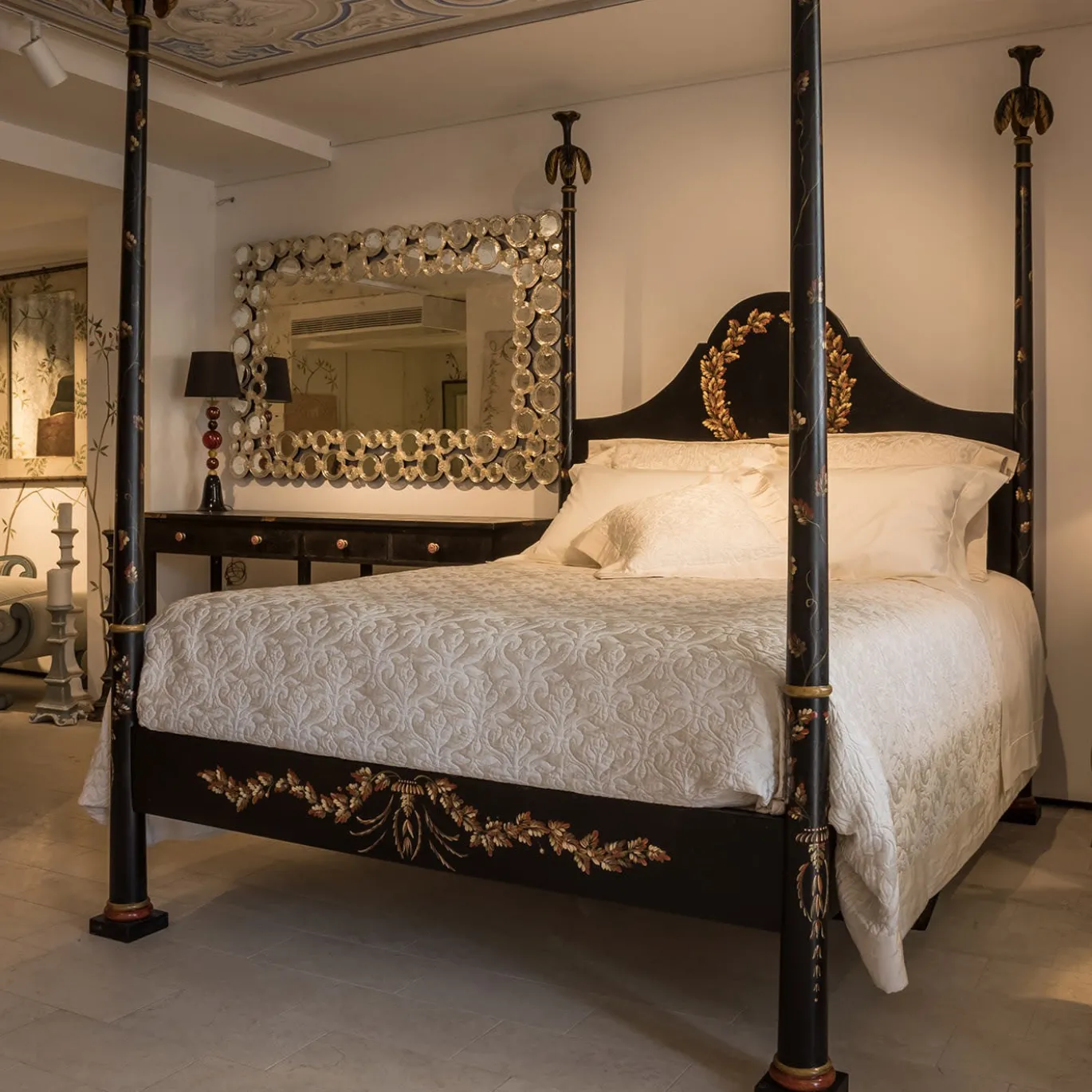 Letto matrimoniale Roma nero con corona di alloro