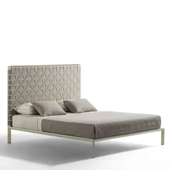 Letto Milano con testiera in pelle Sabbia