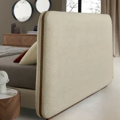 Letto Onigiri in Bouclé Latte con Dettagli in Noce