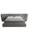 Letto Royale Capitonné in velluto color taupe di Castello Lagravinese