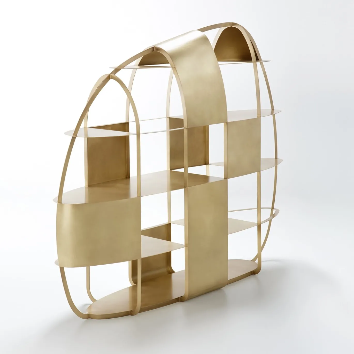 Libreria Airframe in ottone spazzolato di PIO&TITOTOSO