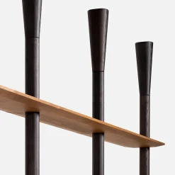 Libreria a Parete Paw L in Legno con Finiture Lucide Carbon e Miele