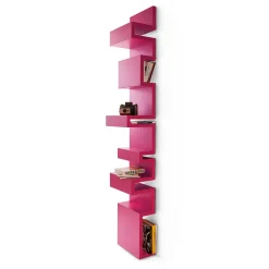 Libreria a parete Todo Red di Giulia Contaldo