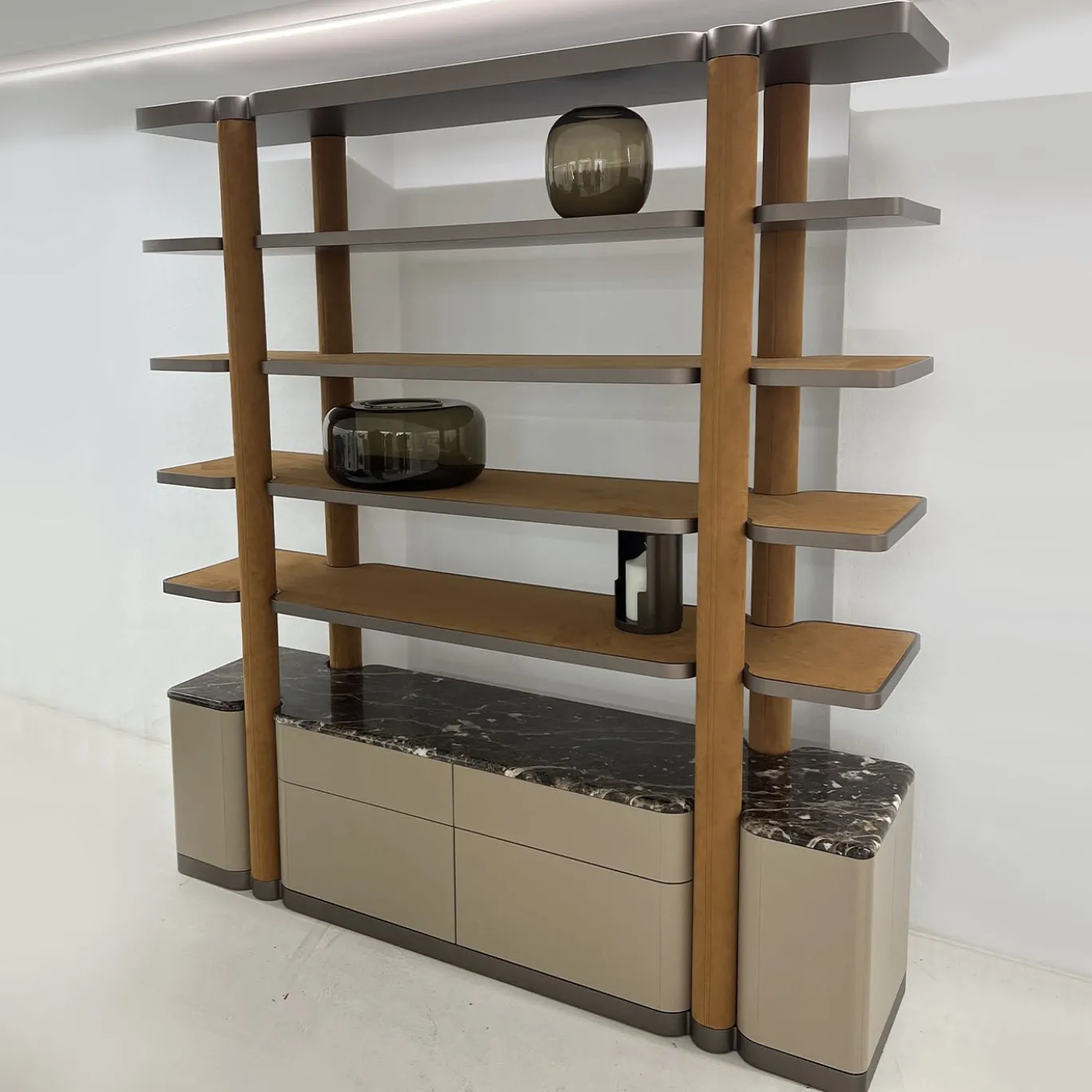 Libreria con contenitore Bon Ton in legno e marmo Emperador