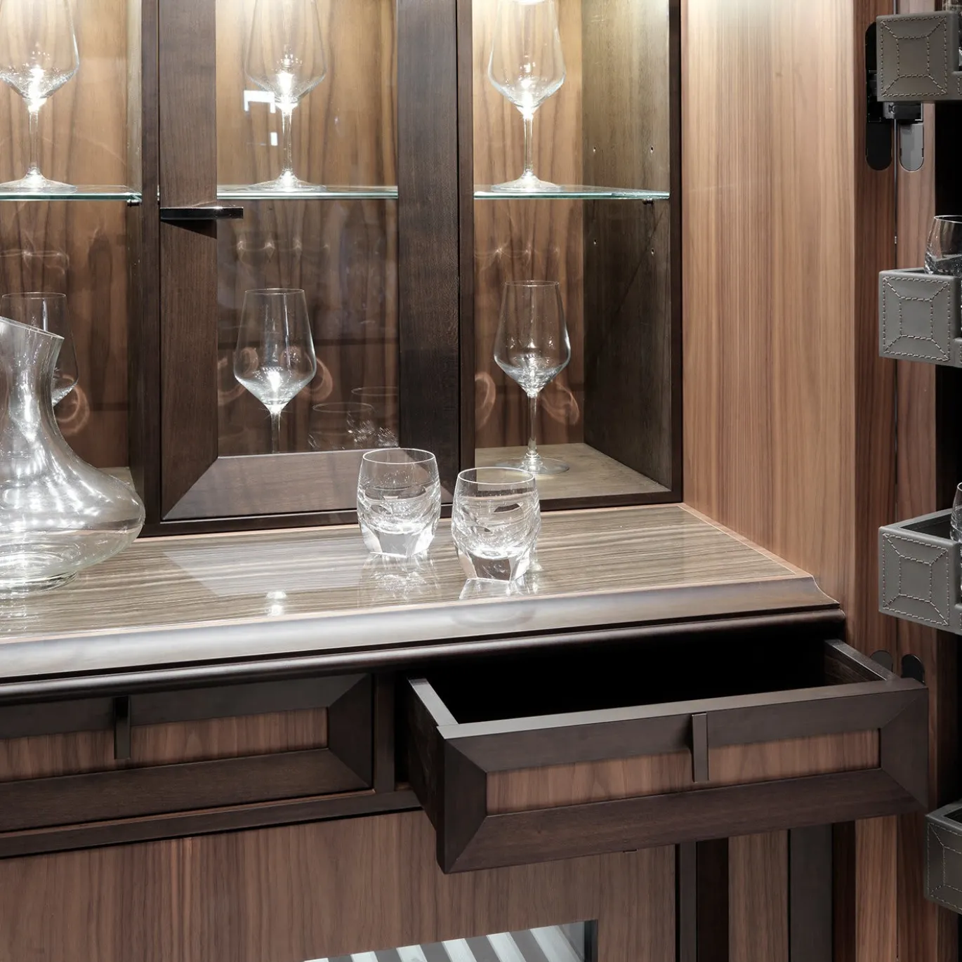 Libreria con mobile bar