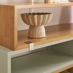 Libreria in legno di ciliegio laccata con dettagli in metallo cromato opaco