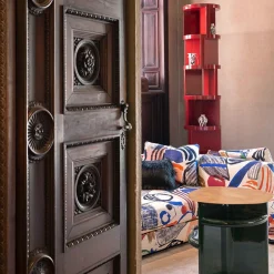 Libreria rossa Wilma in metallo, ceramica e poliuretano