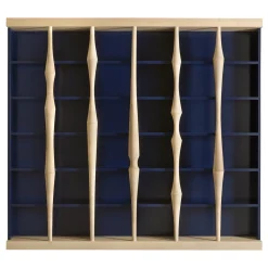 Libreria scultorea Berenice in legno di ciliegio blu con colonne in acero di Luca Scacchetti