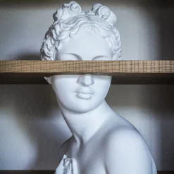 Libreria Venus a 5 Ripiani in Marmo Bianco di Fabio Novembre