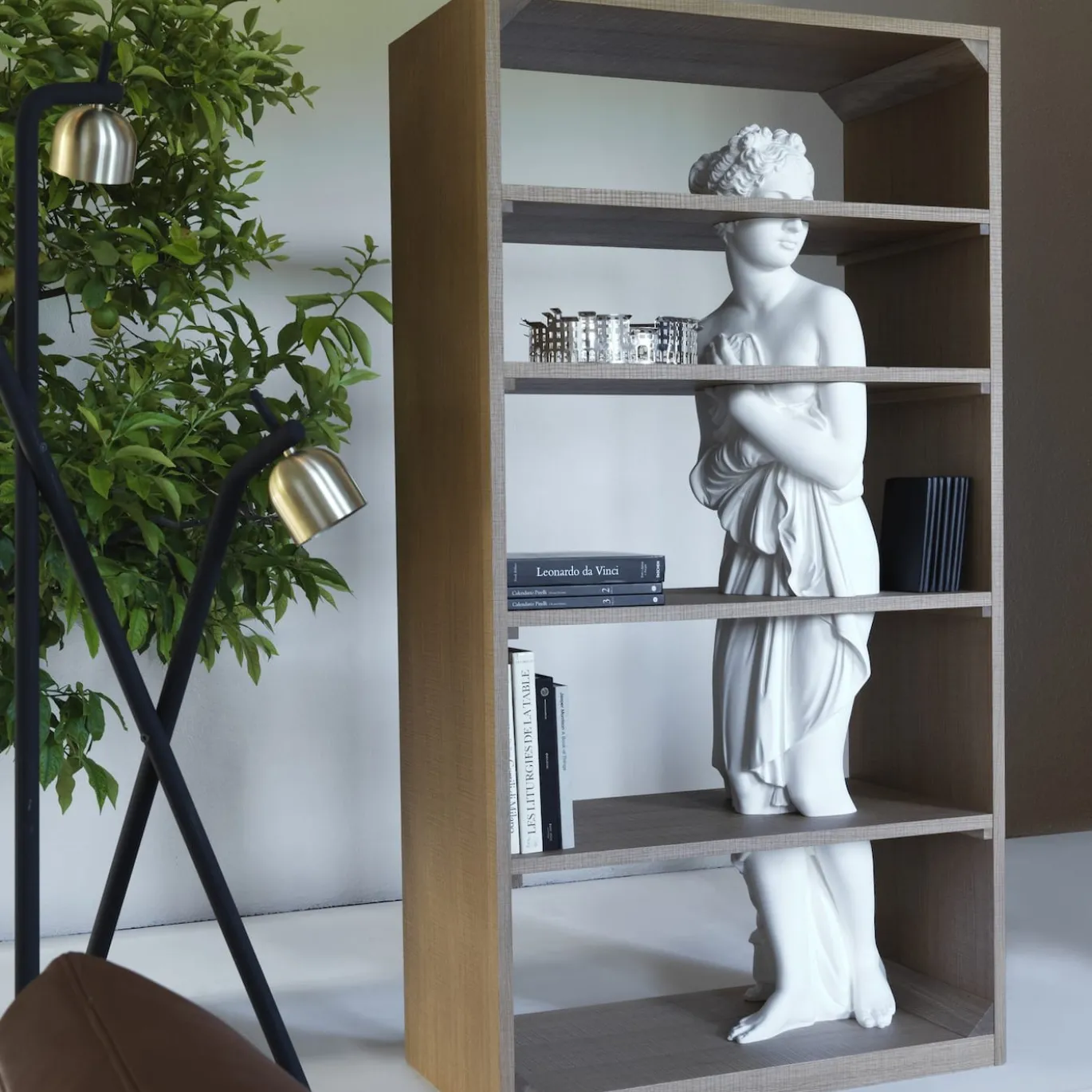 Libreria Venus a 5 Ripiani in Marmo Bianco di Fabio Novembre