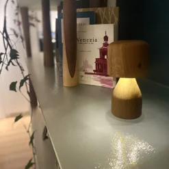 Luce Santa Marta Paralume in legno di Matteo Ragni
