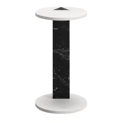 Lyris L Tavolino Laterale Rotondo in Marmo Nero e Bianco di Lorenzo Zaccarin