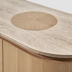 Madia Soffio in rovere con top in travertino
