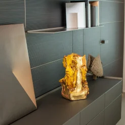 Materia Ribelle Vaso scultura in ceramica giallo e foglia d'oro