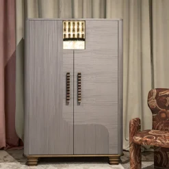 Mobile bar Cosmopolitan a 2 porte in legno intarsiato grigio