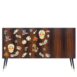 Mobile bar per tatuaggi