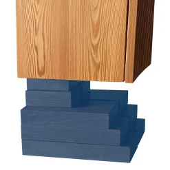 Mobile Totem Maya in larice con gambe blu