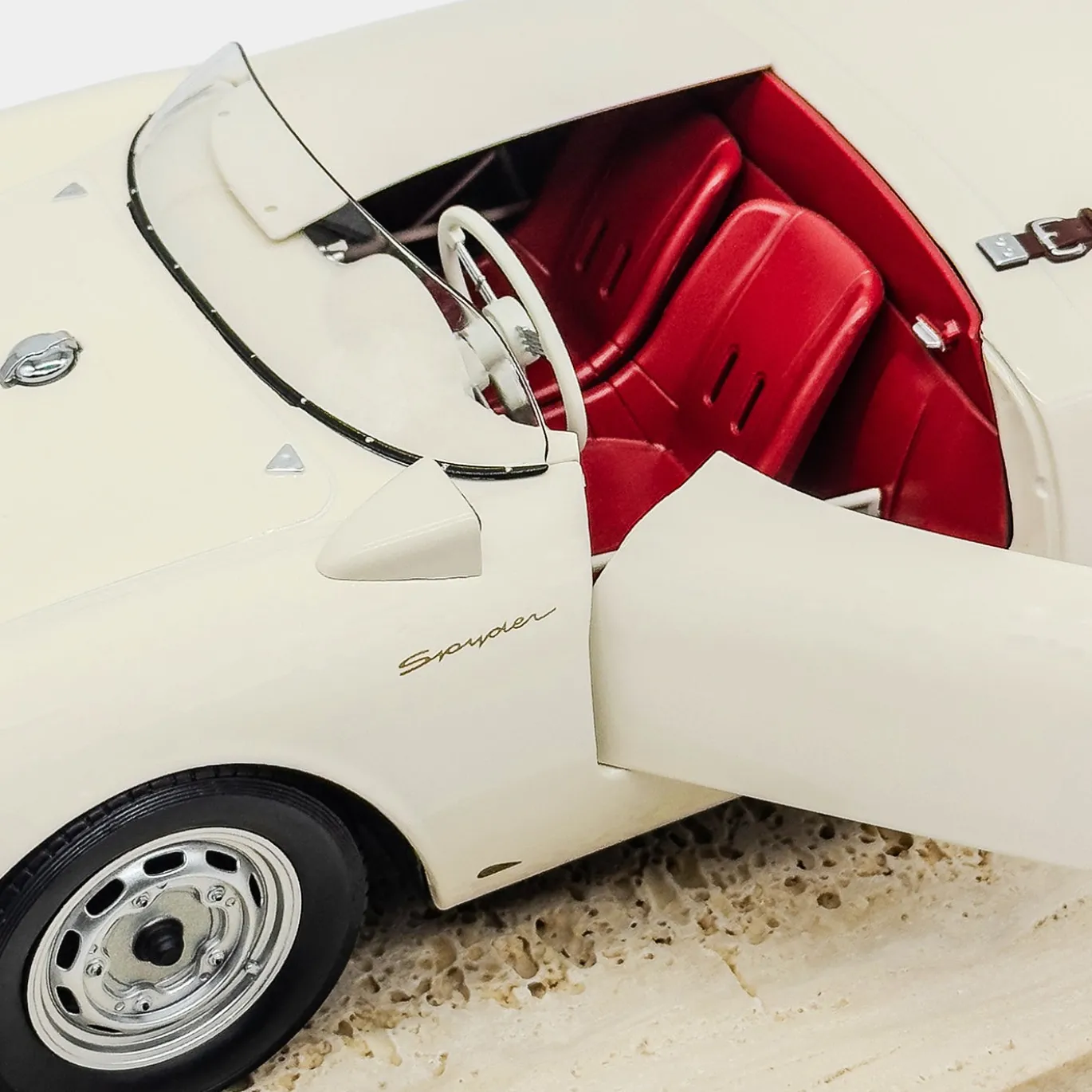 Modello Porsche 550A Spyder in metallo