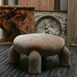 Ottomana scultorea Khelone Beige