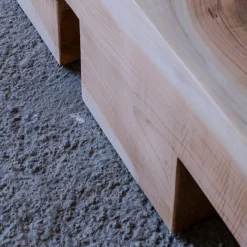 Panchina in legno di cedro Mykonos Undercut finitura naturale