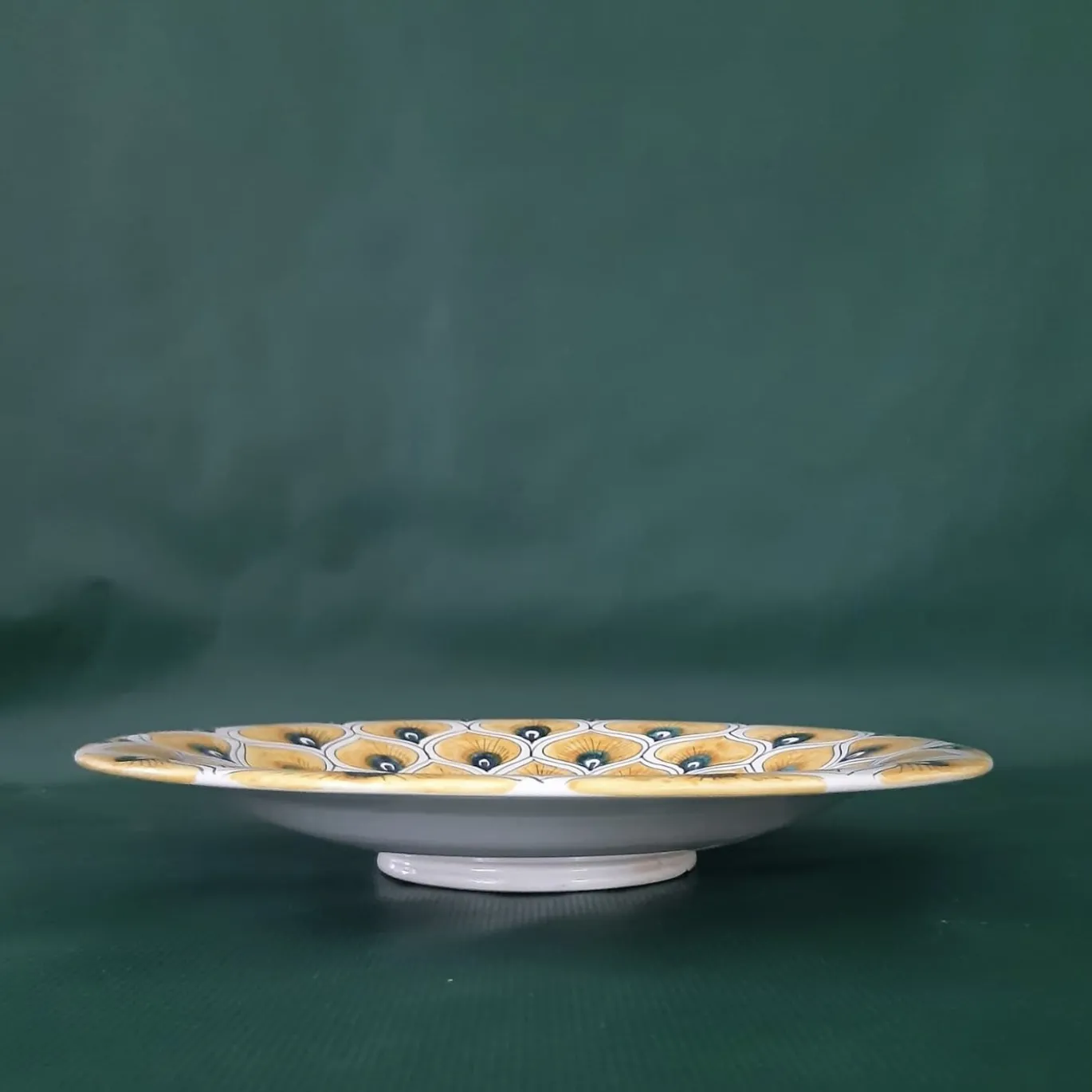 Piatto Decorativo Piuma di Pavone Gialla ? 25 cm in Ceramica