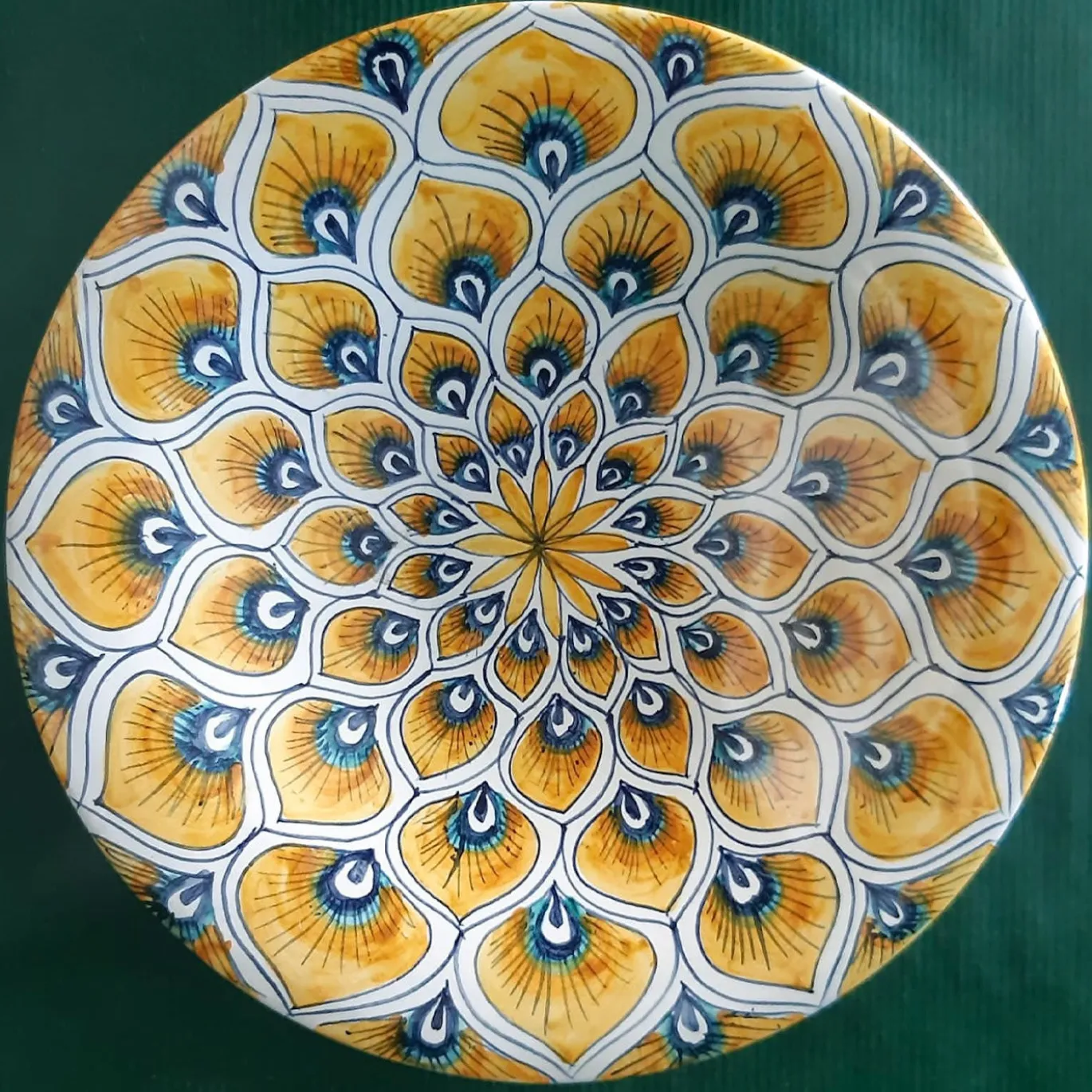 Piatto Decorativo Piuma di Pavone Gialla ? 25 cm in Ceramica