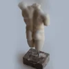 Piccola scultura di torso maschile in marmo