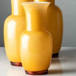 Piccolo vaso giallo opalino