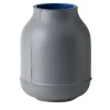 Piccolo vaso grigio a botte di Benjamin Hubert