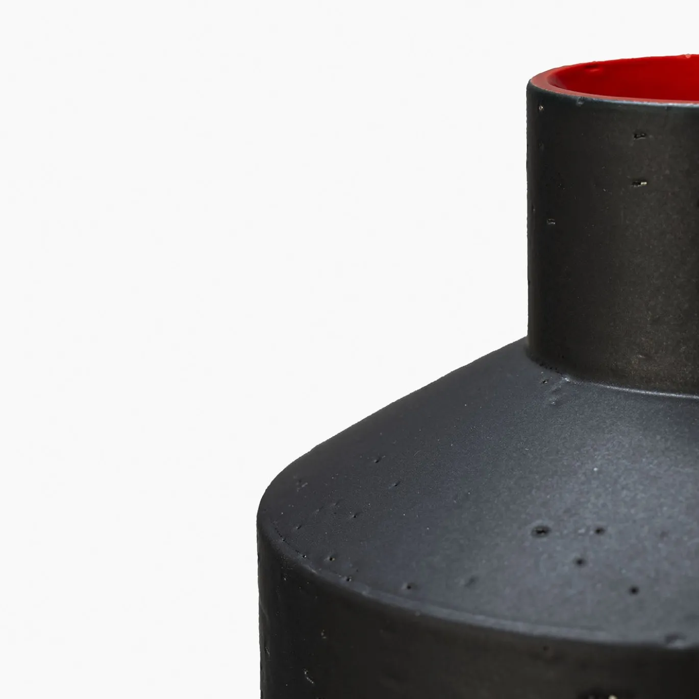 Piccolo vaso nero di Arik Levy George